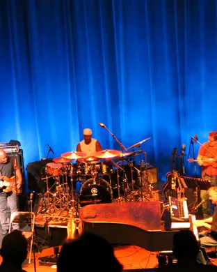 Bruce Hornsby And The Noisemakers Corona